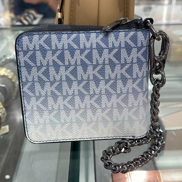 Michael Kors COOPER
3654LPCF5B
ZIP BILLFOLD WITH CHAIN
DENIM - Picture 6 of 16